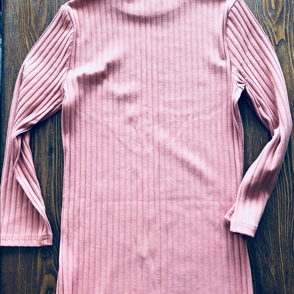 Pink knitted bodycon turtleneck dress - Picture 2 of 3